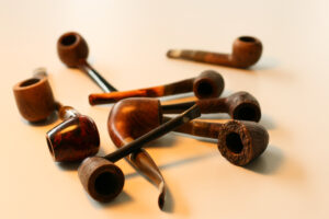 Bamboo vs. Chinese Smoking Pipes: Tradition and Craftsmanship Explored